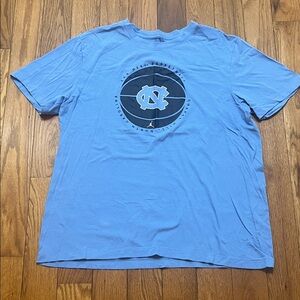 Nike NC Tarheel Basketball Tshirt w/ Jordan image on ball